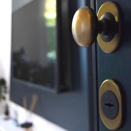 Apartment Sweet Dreams *